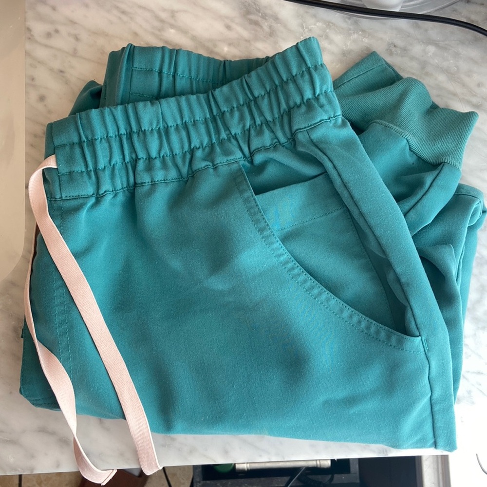 FIGS High Waisted Zamora Jogger Scrubs